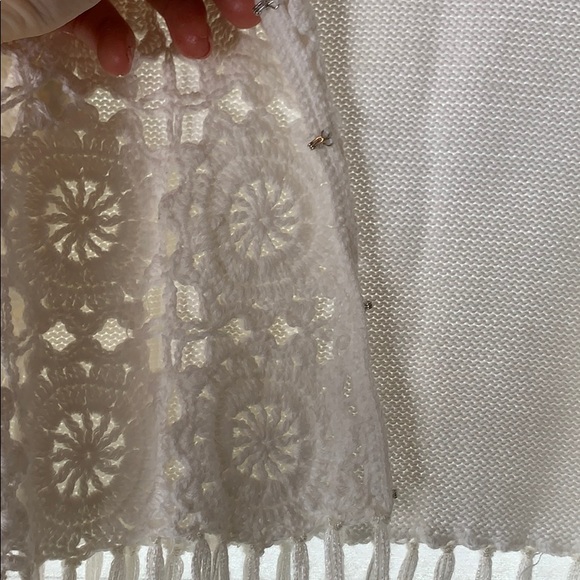 White crochet vest with fringe - Picture 2 of 7